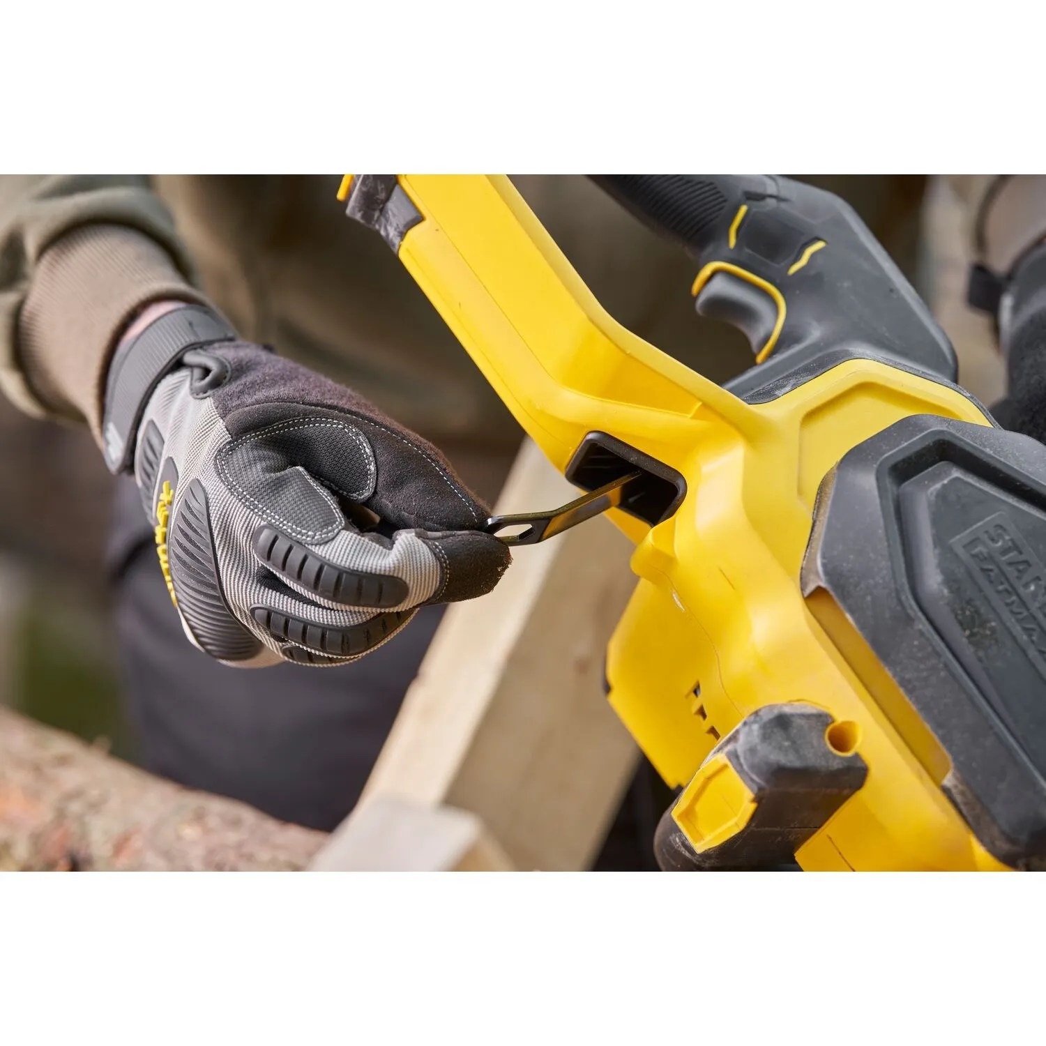 STANLEY SFMCCS730M1 BRUSHLESS ACCUKETTINGZAAG  KIT